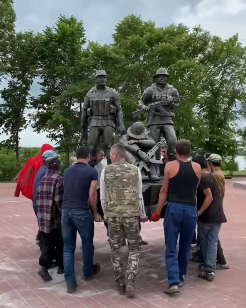 Для понимания лёгкости и мобильности конструкции. Фото пресс-службы ПО Римский Мастер.png Для понимания лёгкости и мобильности конструкции. Фото пресс-службы ПО Римский Мастер.png