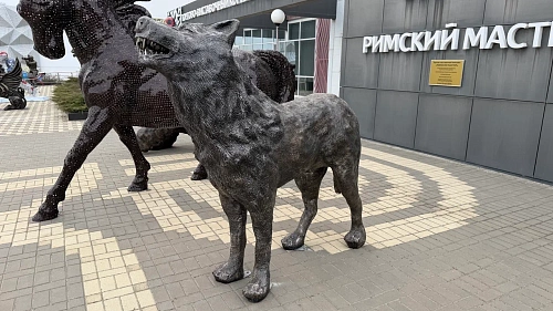 Скульптура Волк