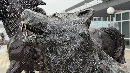 Скульптура Волк