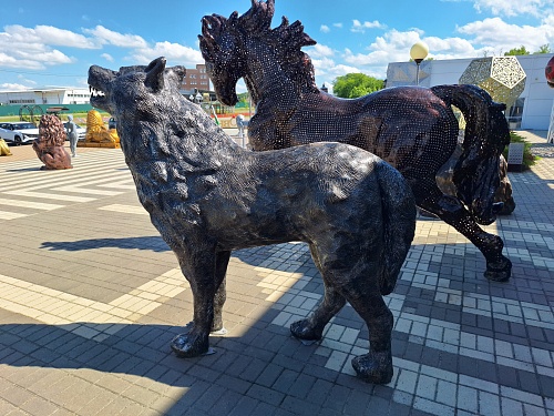 Скульптура Волк